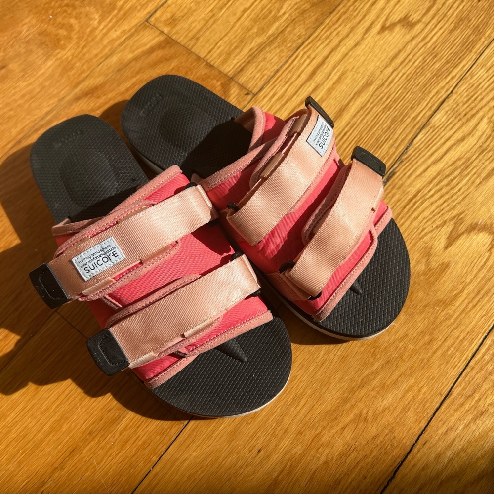 SUICOKE MOTO-CAB SANDALS SALMON/BLACK